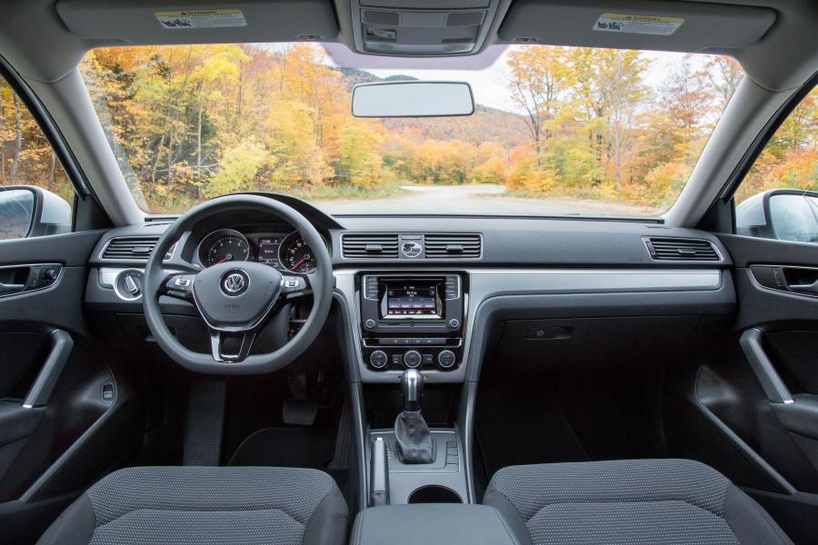  Volkswagen Passat TSI 2016 года  (фото 10 из 33)